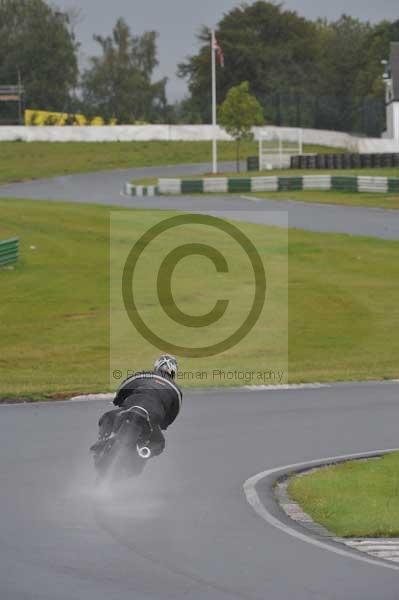 Mallory park Leicestershire;Mallory park photographs;Motorcycle action photographs;event digital images;eventdigitalimages;mallory park;no limits trackday;peter wileman photography;trackday;trackday digital images;trackday photos