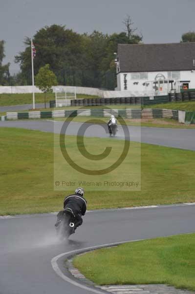 Mallory park Leicestershire;Mallory park photographs;Motorcycle action photographs;event digital images;eventdigitalimages;mallory park;no limits trackday;peter wileman photography;trackday;trackday digital images;trackday photos