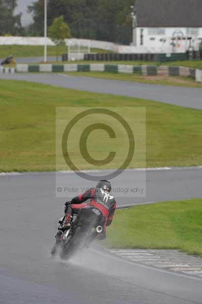 Mallory park Leicestershire;Mallory park photographs;Motorcycle action photographs;event digital images;eventdigitalimages;mallory park;no limits trackday;peter wileman photography;trackday;trackday digital images;trackday photos