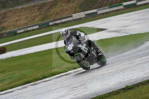 Mallory park Leicestershire;Mallory park photographs;Motorcycle action photographs;event digital images;eventdigitalimages;mallory park;no limits trackday;peter wileman photography;trackday;trackday digital images;trackday photos