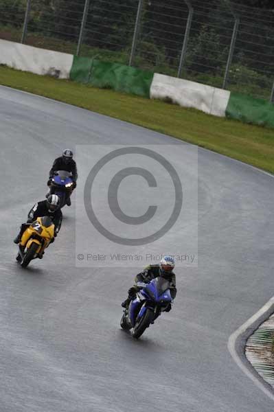 Mallory park Leicestershire;Mallory park photographs;Motorcycle action photographs;event digital images;eventdigitalimages;mallory park;no limits trackday;peter wileman photography;trackday;trackday digital images;trackday photos