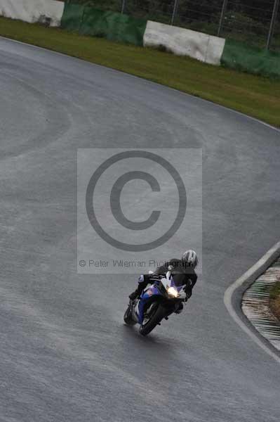 Mallory park Leicestershire;Mallory park photographs;Motorcycle action photographs;event digital images;eventdigitalimages;mallory park;no limits trackday;peter wileman photography;trackday;trackday digital images;trackday photos