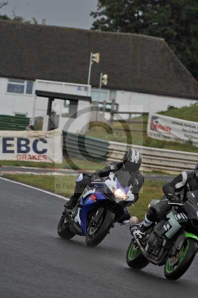 Mallory park Leicestershire;Mallory park photographs;Motorcycle action photographs;event digital images;eventdigitalimages;mallory park;no limits trackday;peter wileman photography;trackday;trackday digital images;trackday photos