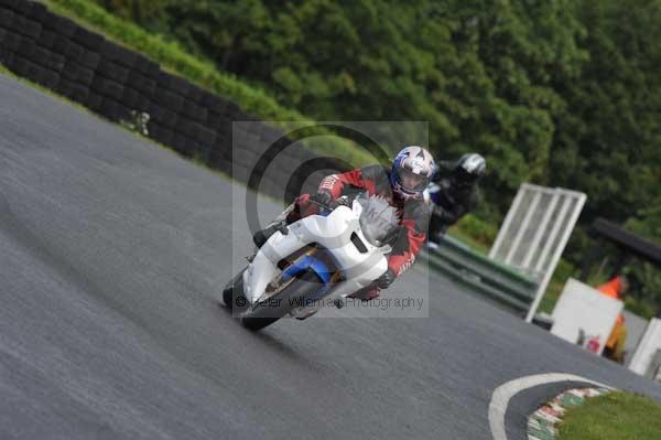 Mallory park Leicestershire;Mallory park photographs;Motorcycle action photographs;event digital images;eventdigitalimages;mallory park;no limits trackday;peter wileman photography;trackday;trackday digital images;trackday photos