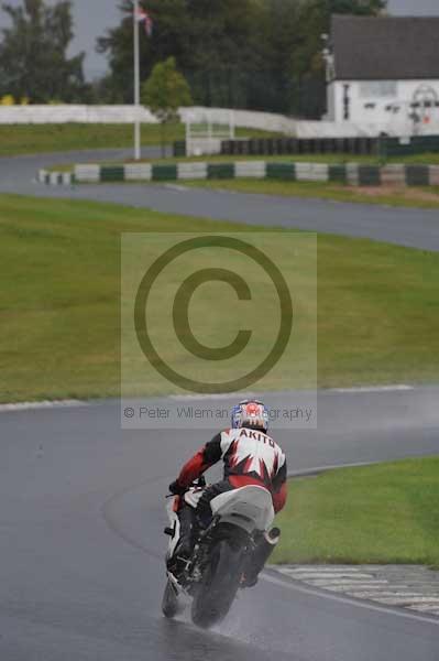 Mallory park Leicestershire;Mallory park photographs;Motorcycle action photographs;event digital images;eventdigitalimages;mallory park;no limits trackday;peter wileman photography;trackday;trackday digital images;trackday photos