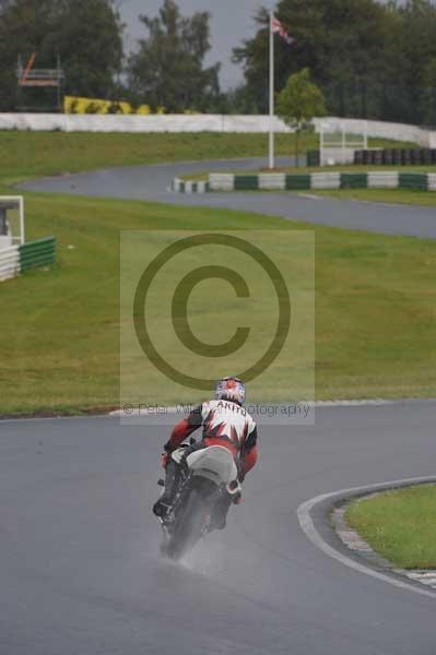 Mallory park Leicestershire;Mallory park photographs;Motorcycle action photographs;event digital images;eventdigitalimages;mallory park;no limits trackday;peter wileman photography;trackday;trackday digital images;trackday photos