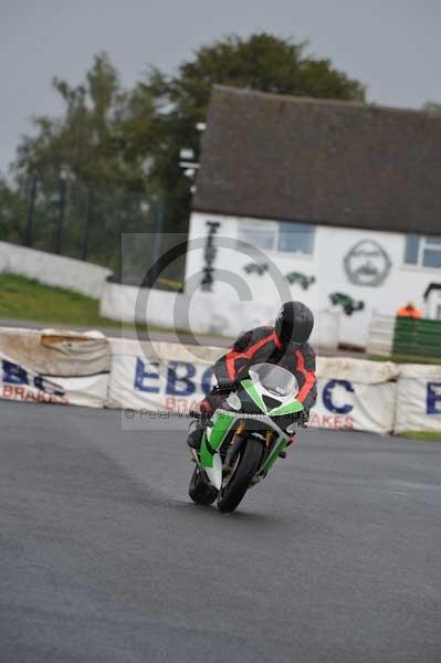 Mallory park Leicestershire;Mallory park photographs;Motorcycle action photographs;event digital images;eventdigitalimages;mallory park;no limits trackday;peter wileman photography;trackday;trackday digital images;trackday photos