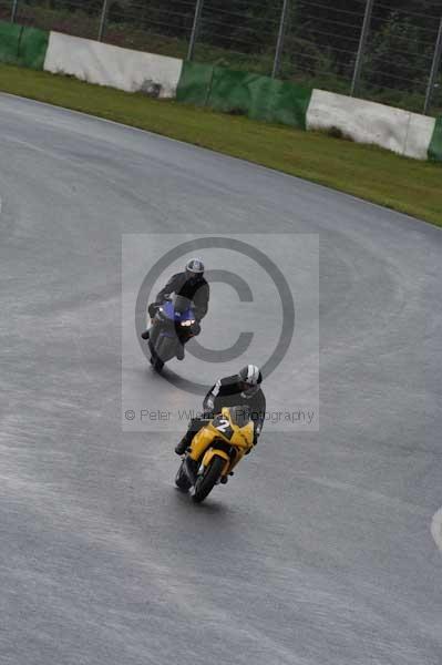 Mallory park Leicestershire;Mallory park photographs;Motorcycle action photographs;event digital images;eventdigitalimages;mallory park;no limits trackday;peter wileman photography;trackday;trackday digital images;trackday photos