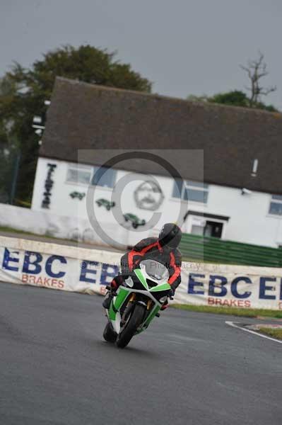 Mallory park Leicestershire;Mallory park photographs;Motorcycle action photographs;event digital images;eventdigitalimages;mallory park;no limits trackday;peter wileman photography;trackday;trackday digital images;trackday photos