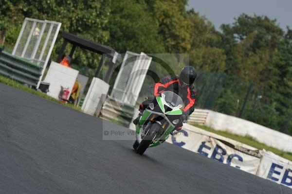 Mallory park Leicestershire;Mallory park photographs;Motorcycle action photographs;event digital images;eventdigitalimages;mallory park;no limits trackday;peter wileman photography;trackday;trackday digital images;trackday photos