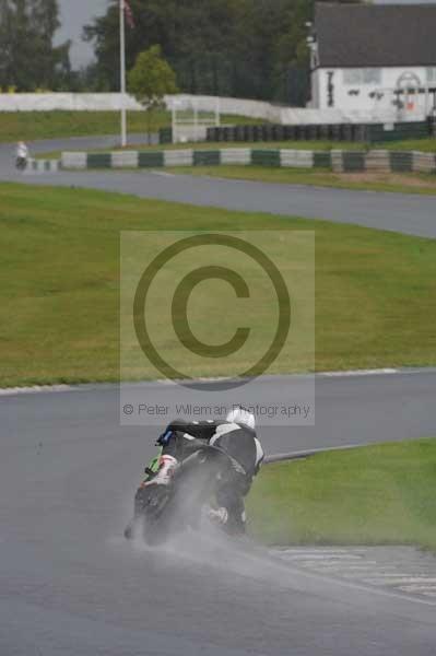 Mallory park Leicestershire;Mallory park photographs;Motorcycle action photographs;event digital images;eventdigitalimages;mallory park;no limits trackday;peter wileman photography;trackday;trackday digital images;trackday photos