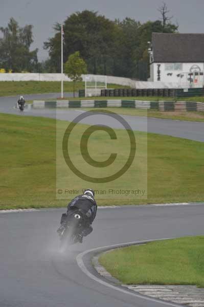 Mallory park Leicestershire;Mallory park photographs;Motorcycle action photographs;event digital images;eventdigitalimages;mallory park;no limits trackday;peter wileman photography;trackday;trackday digital images;trackday photos