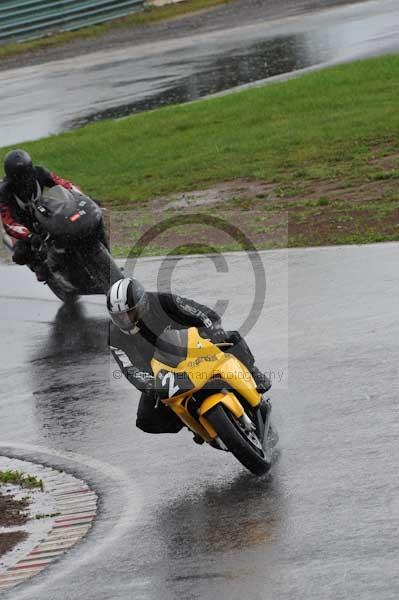 Mallory park Leicestershire;Mallory park photographs;Motorcycle action photographs;event digital images;eventdigitalimages;mallory park;no limits trackday;peter wileman photography;trackday;trackday digital images;trackday photos