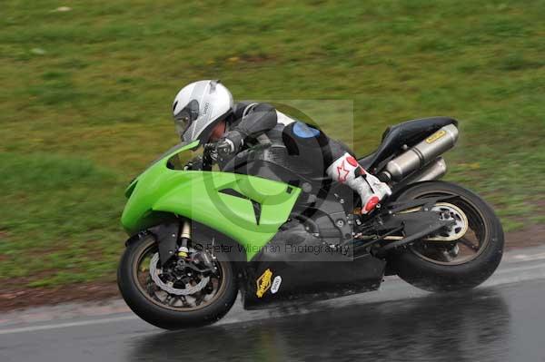 Mallory park Leicestershire;Mallory park photographs;Motorcycle action photographs;event digital images;eventdigitalimages;mallory park;no limits trackday;peter wileman photography;trackday;trackday digital images;trackday photos