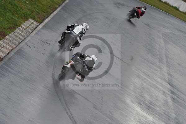 Mallory park Leicestershire;Mallory park photographs;Motorcycle action photographs;event digital images;eventdigitalimages;mallory park;no limits trackday;peter wileman photography;trackday;trackday digital images;trackday photos