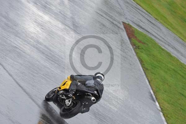 Mallory park Leicestershire;Mallory park photographs;Motorcycle action photographs;event digital images;eventdigitalimages;mallory park;no limits trackday;peter wileman photography;trackday;trackday digital images;trackday photos