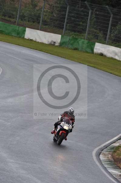 Mallory park Leicestershire;Mallory park photographs;Motorcycle action photographs;event digital images;eventdigitalimages;mallory park;no limits trackday;peter wileman photography;trackday;trackday digital images;trackday photos