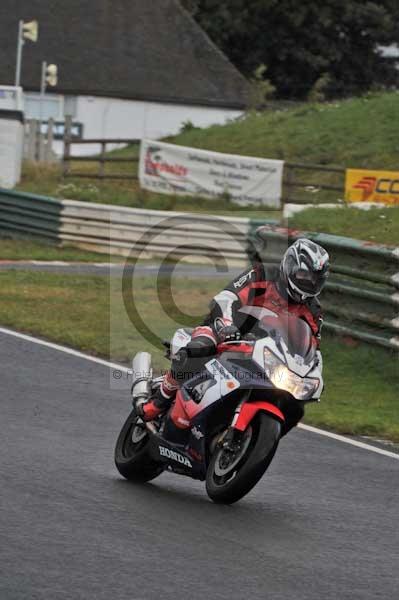 Mallory park Leicestershire;Mallory park photographs;Motorcycle action photographs;event digital images;eventdigitalimages;mallory park;no limits trackday;peter wileman photography;trackday;trackday digital images;trackday photos