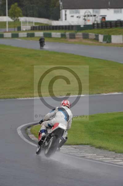 Mallory park Leicestershire;Mallory park photographs;Motorcycle action photographs;event digital images;eventdigitalimages;mallory park;no limits trackday;peter wileman photography;trackday;trackday digital images;trackday photos