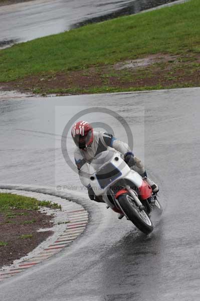 Mallory park Leicestershire;Mallory park photographs;Motorcycle action photographs;event digital images;eventdigitalimages;mallory park;no limits trackday;peter wileman photography;trackday;trackday digital images;trackday photos