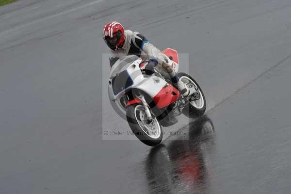 Mallory park Leicestershire;Mallory park photographs;Motorcycle action photographs;event digital images;eventdigitalimages;mallory park;no limits trackday;peter wileman photography;trackday;trackday digital images;trackday photos