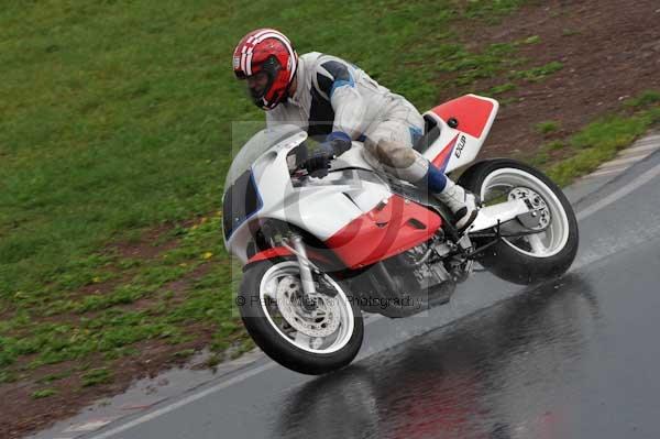 Mallory park Leicestershire;Mallory park photographs;Motorcycle action photographs;event digital images;eventdigitalimages;mallory park;no limits trackday;peter wileman photography;trackday;trackday digital images;trackday photos