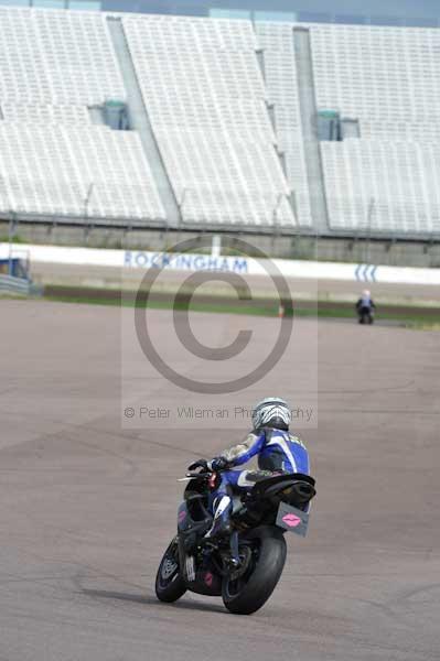 Motorcycle action photographs;Rockingham;Rockingham photographs;event digital images;eventdigitalimages;no limits trackday;peter wileman photography;rockingham corby northamptonshire;trackday;trackday digital images;trackday photos