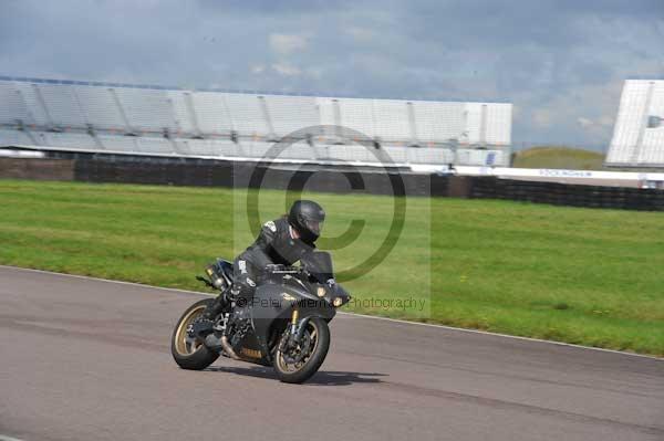 Motorcycle action photographs;Rockingham;Rockingham photographs;event digital images;eventdigitalimages;no limits trackday;peter wileman photography;rockingham corby northamptonshire;trackday;trackday digital images;trackday photos