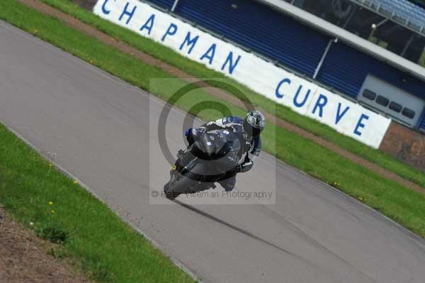 Motorcycle action photographs;Rockingham;Rockingham photographs;event digital images;eventdigitalimages;no limits trackday;peter wileman photography;rockingham corby northamptonshire;trackday;trackday digital images;trackday photos