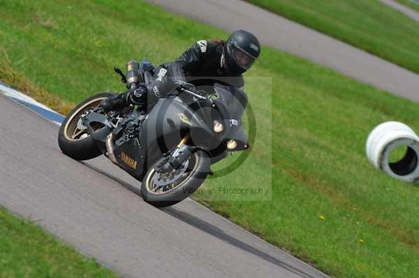 Motorcycle action photographs;Rockingham;Rockingham photographs;event digital images;eventdigitalimages;no limits trackday;peter wileman photography;rockingham corby northamptonshire;trackday;trackday digital images;trackday photos