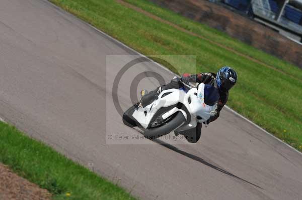 Motorcycle action photographs;Rockingham;Rockingham photographs;event digital images;eventdigitalimages;no limits trackday;peter wileman photography;rockingham corby northamptonshire;trackday;trackday digital images;trackday photos