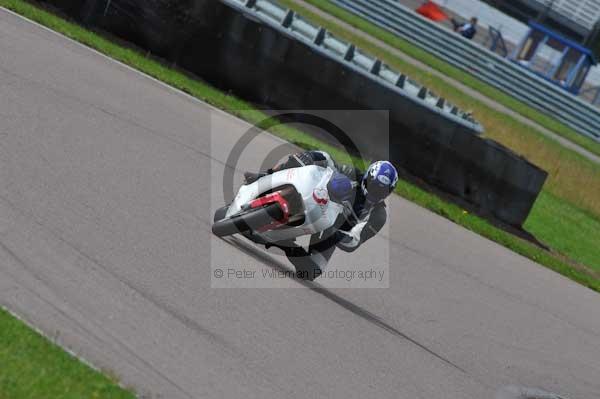 Motorcycle action photographs;Rockingham;Rockingham photographs;event digital images;eventdigitalimages;no limits trackday;peter wileman photography;rockingham corby northamptonshire;trackday;trackday digital images;trackday photos