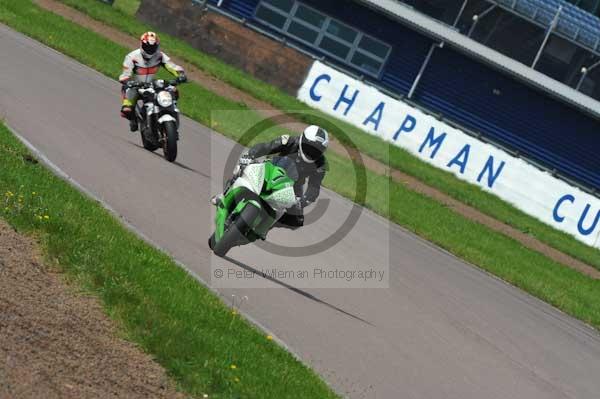 Motorcycle action photographs;Rockingham;Rockingham photographs;event digital images;eventdigitalimages;no limits trackday;peter wileman photography;rockingham corby northamptonshire;trackday;trackday digital images;trackday photos