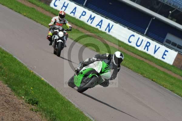 Motorcycle action photographs;Rockingham;Rockingham photographs;event digital images;eventdigitalimages;no limits trackday;peter wileman photography;rockingham corby northamptonshire;trackday;trackday digital images;trackday photos