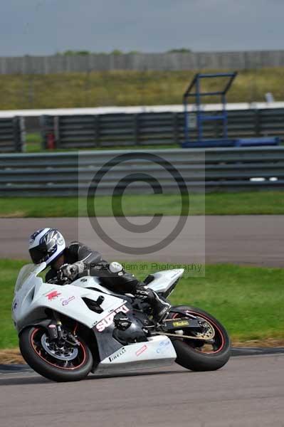 Motorcycle action photographs;Rockingham;Rockingham photographs;event digital images;eventdigitalimages;no limits trackday;peter wileman photography;rockingham corby northamptonshire;trackday;trackday digital images;trackday photos