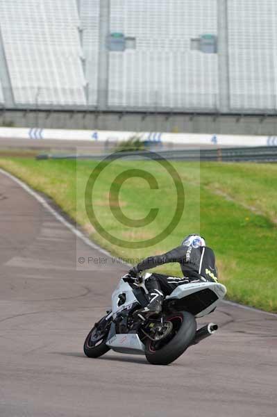 Motorcycle action photographs;Rockingham;Rockingham photographs;event digital images;eventdigitalimages;no limits trackday;peter wileman photography;rockingham corby northamptonshire;trackday;trackday digital images;trackday photos