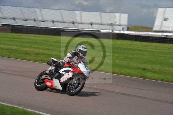 Motorcycle action photographs;Rockingham;Rockingham photographs;event digital images;eventdigitalimages;no limits trackday;peter wileman photography;rockingham corby northamptonshire;trackday;trackday digital images;trackday photos