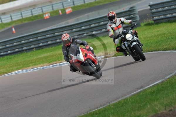 Motorcycle action photographs;Rockingham;Rockingham photographs;event digital images;eventdigitalimages;no limits trackday;peter wileman photography;rockingham corby northamptonshire;trackday;trackday digital images;trackday photos