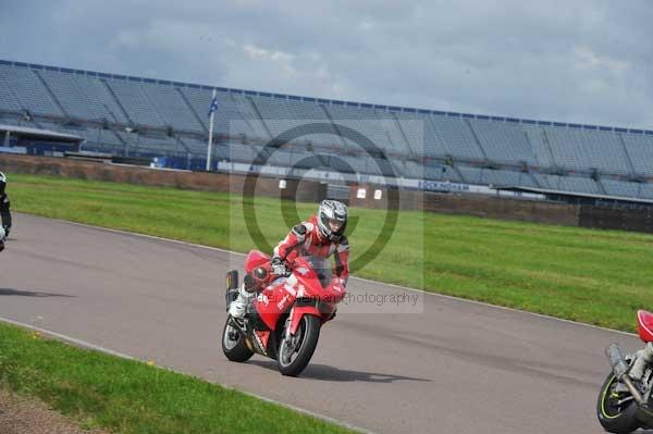 Motorcycle action photographs;Rockingham;Rockingham photographs;event digital images;eventdigitalimages;no limits trackday;peter wileman photography;rockingham corby northamptonshire;trackday;trackday digital images;trackday photos