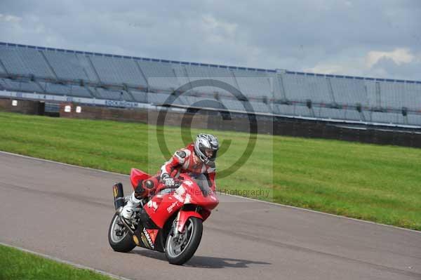 Motorcycle action photographs;Rockingham;Rockingham photographs;event digital images;eventdigitalimages;no limits trackday;peter wileman photography;rockingham corby northamptonshire;trackday;trackday digital images;trackday photos