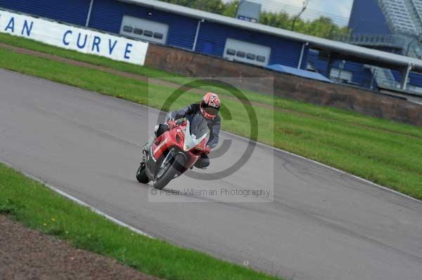 Motorcycle action photographs;Rockingham;Rockingham photographs;event digital images;eventdigitalimages;no limits trackday;peter wileman photography;rockingham corby northamptonshire;trackday;trackday digital images;trackday photos