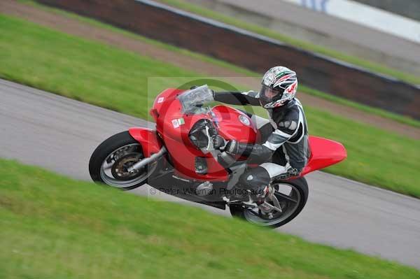 Motorcycle action photographs;Rockingham;Rockingham photographs;event digital images;eventdigitalimages;no limits trackday;peter wileman photography;rockingham corby northamptonshire;trackday;trackday digital images;trackday photos