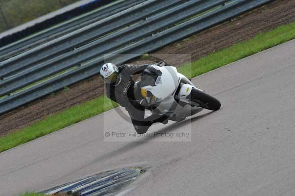 Motorcycle action photographs;Rockingham;Rockingham photographs;event digital images;eventdigitalimages;no limits trackday;peter wileman photography;rockingham corby northamptonshire;trackday;trackday digital images;trackday photos