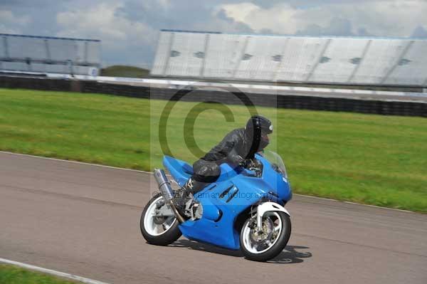 Motorcycle action photographs;Rockingham;Rockingham photographs;event digital images;eventdigitalimages;no limits trackday;peter wileman photography;rockingham corby northamptonshire;trackday;trackday digital images;trackday photos