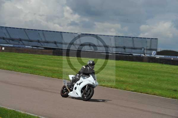 Motorcycle action photographs;Rockingham;Rockingham photographs;event digital images;eventdigitalimages;no limits trackday;peter wileman photography;rockingham corby northamptonshire;trackday;trackday digital images;trackday photos