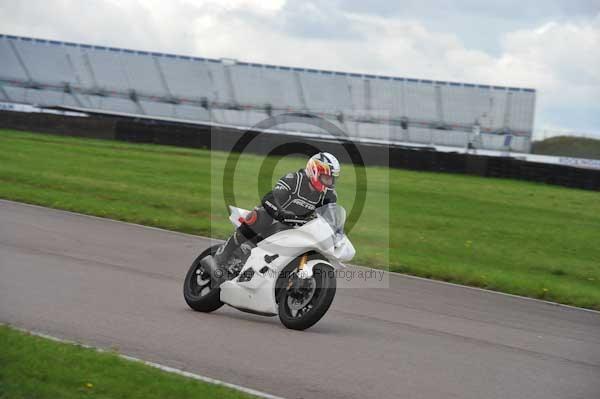 Motorcycle action photographs;Rockingham;Rockingham photographs;event digital images;eventdigitalimages;no limits trackday;peter wileman photography;rockingham corby northamptonshire;trackday;trackday digital images;trackday photos