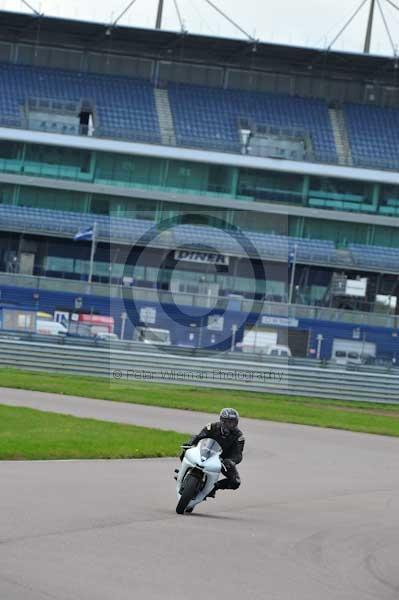 Motorcycle action photographs;Rockingham;Rockingham photographs;event digital images;eventdigitalimages;no limits trackday;peter wileman photography;rockingham corby northamptonshire;trackday;trackday digital images;trackday photos