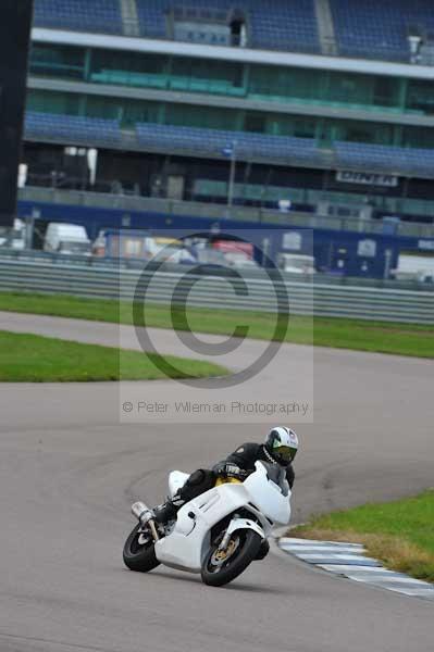 Motorcycle action photographs;Rockingham;Rockingham photographs;event digital images;eventdigitalimages;no limits trackday;peter wileman photography;rockingham corby northamptonshire;trackday;trackday digital images;trackday photos