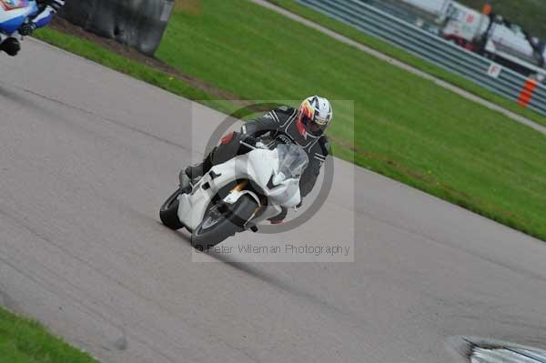 Motorcycle action photographs;Rockingham;Rockingham photographs;event digital images;eventdigitalimages;no limits trackday;peter wileman photography;rockingham corby northamptonshire;trackday;trackday digital images;trackday photos