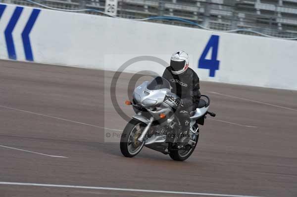 Motorcycle action photographs;Rockingham;Rockingham photographs;event digital images;eventdigitalimages;no limits trackday;peter wileman photography;rockingham corby northamptonshire;trackday;trackday digital images;trackday photos